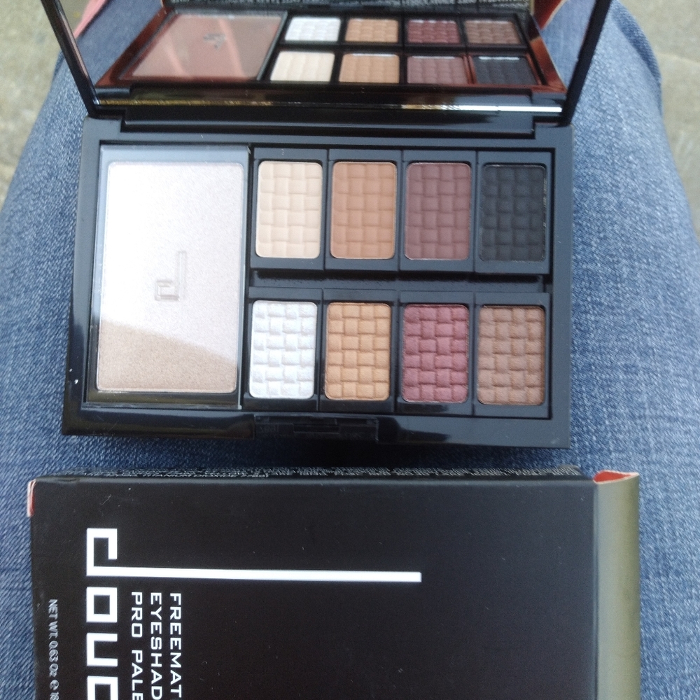 Gorgeous DOUCCE magnetic pro palette